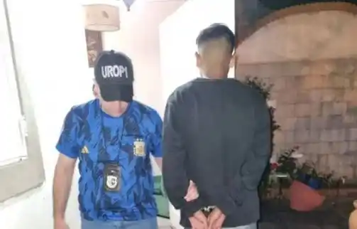 Violó a su compañera de colegio y la apuñaló 43 veces con un destornillador