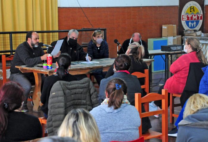 Los municipales totalizaron un incremento salarial del 55 por ciento y reabrirán negociaciones en abril