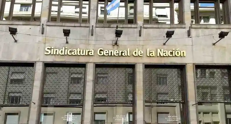 El Gobierno firmó un dictamen 
para auditar a las universidades