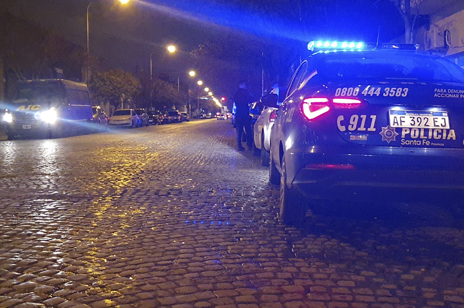 Brutal pelea: no querían irse de un evento, iniciaron una gresca y rompieron vidrios