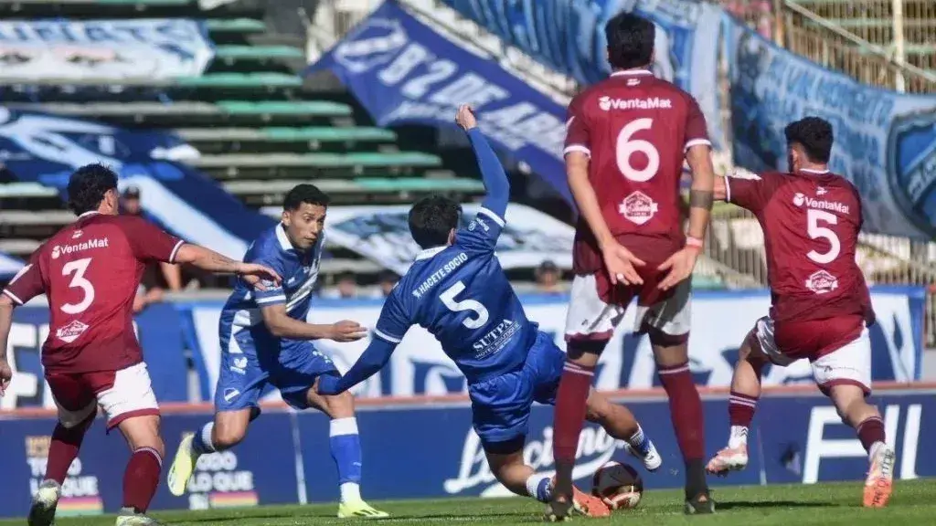 Alvarado le ganó 2-0 a Defensores de Belgrano y está en semifinales del Federal A