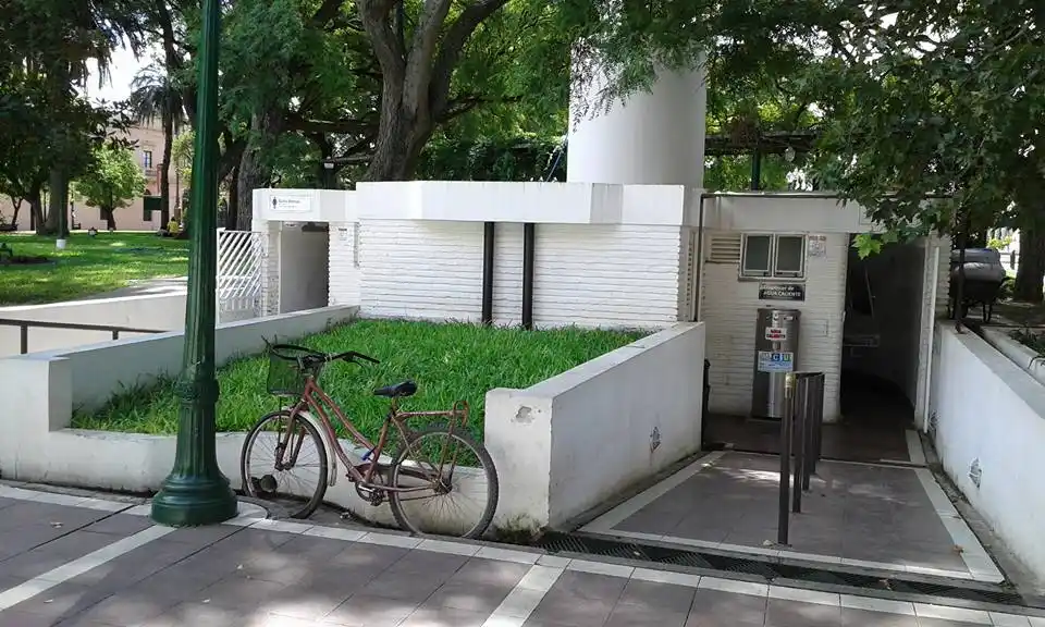 #PeriodistaPorElDía: una plaza con baños limpios y agua para el mate gratis