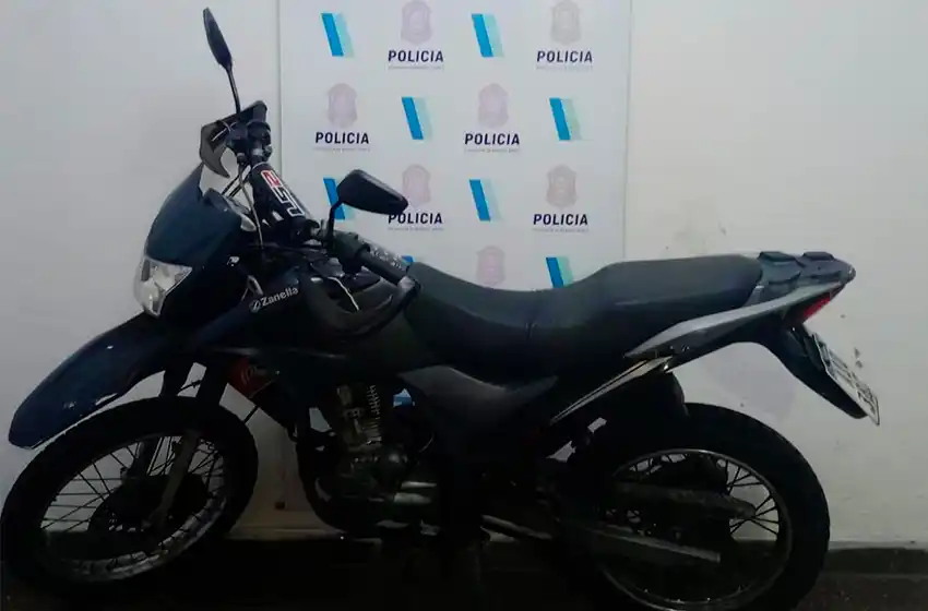 Caen dos menores que se llevaban una moto de tiro