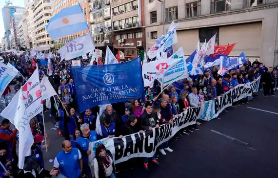 El gremio dispuso un paro y los bancos no abrirán el próximo jueves