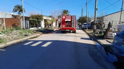 Tragedia en Berisso: hallaron a dos jubilados muertos en un incendio que destruyó su casa