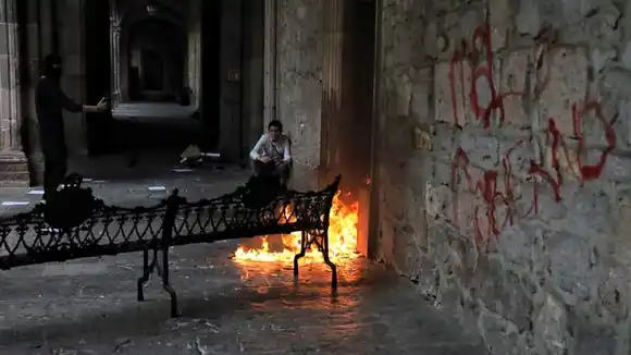 Tensión en México: destrozaron el palacio de Gobierno de un municipio tras el asesinato del alcalde