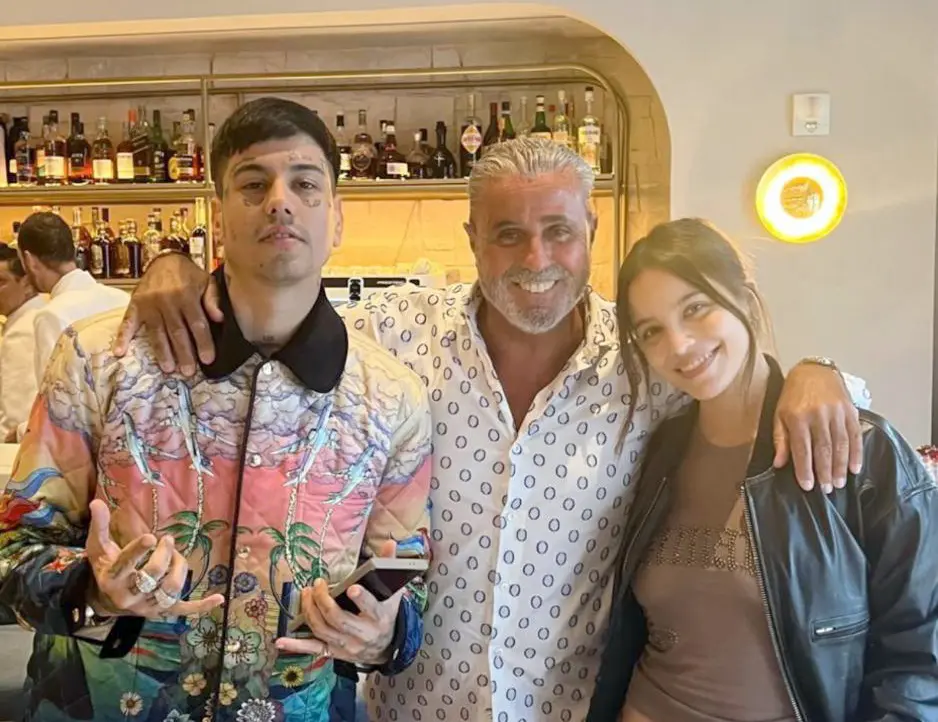 Dudas. Tras los rumores de crisis, Emilia Mernes y Duki se mostraron juntos.