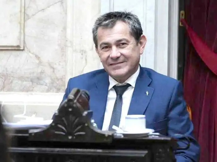Basterra cruzó a Basualdo por los desmontes ilegales