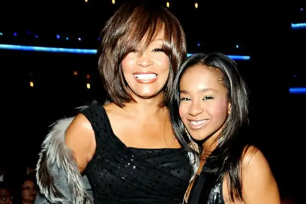 La hija de Whitney Houston, Bobbi Kristina Brown, en estado de coma