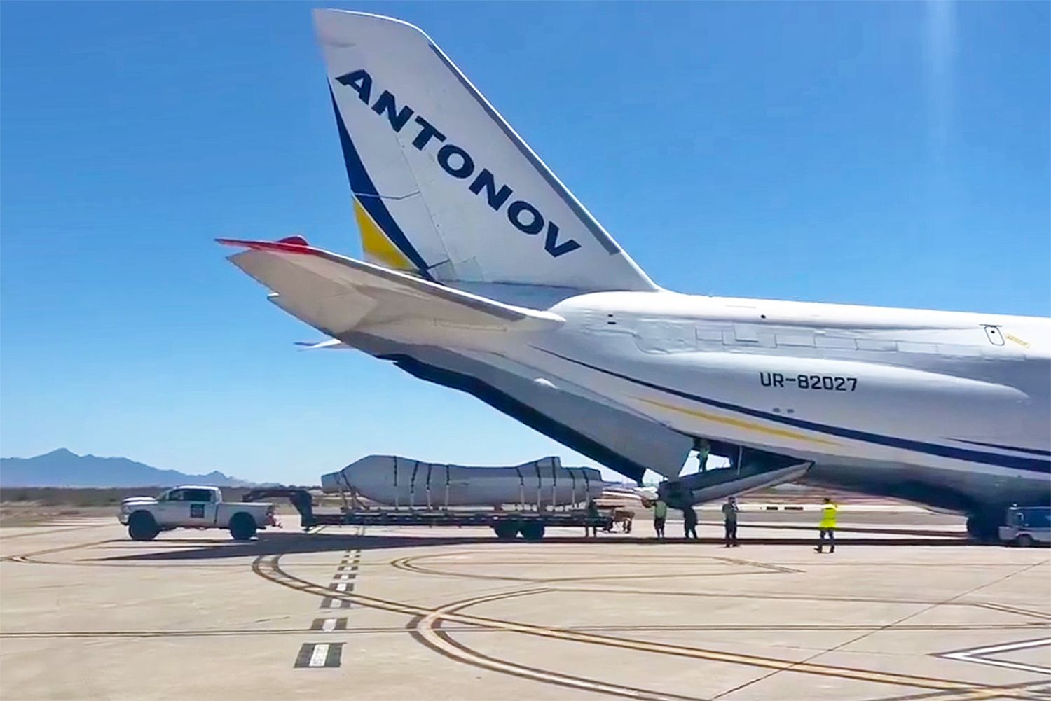 Un Antonov An-124 traslada cazas F-16 de EE.UU. a Ucrania