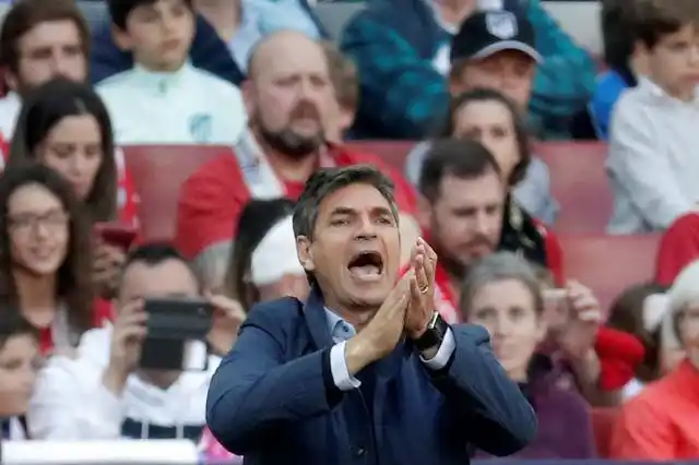 Lo nombraron el mejor DT de la Liga de España, pero ahora está en la cuerda floja
