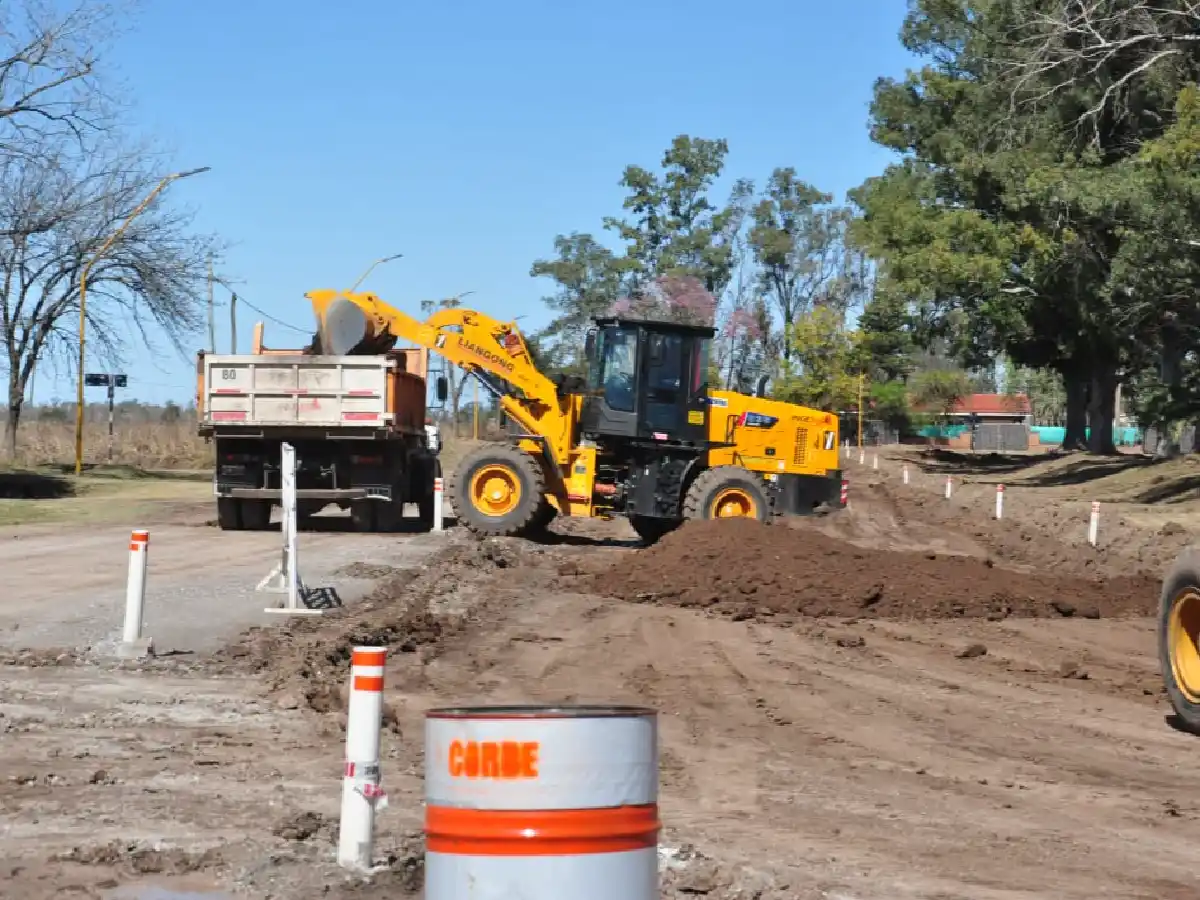 Comenzó la pavimentación del camino a Plaza San Francisco