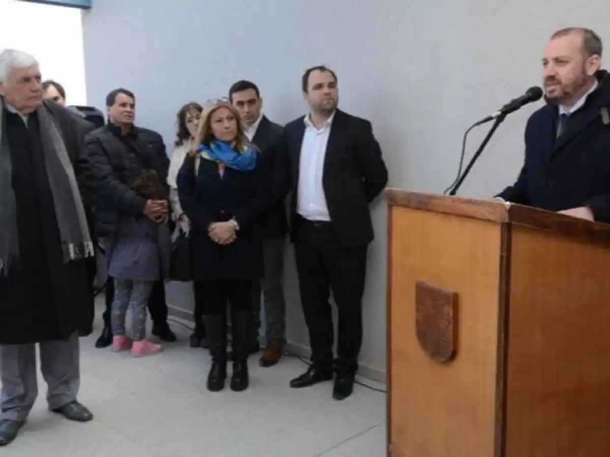 Escándalo en Santa Cruz: funcionarios recibieron la Sputnik