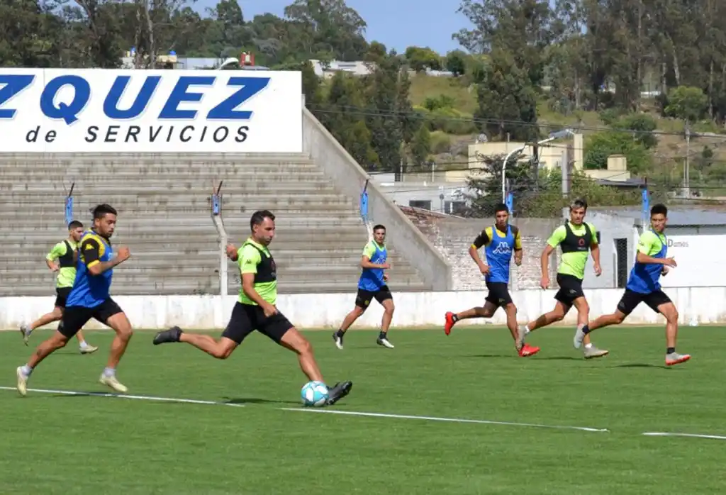 Santamarina ensayó como para mantener la formación