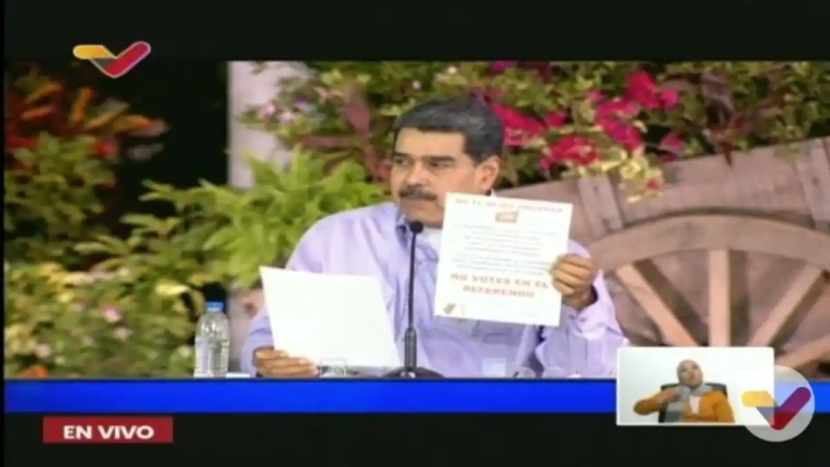 Maduro acusó a la Plataforma Unitaria de promover campaña en contra del referendo sobre el Esequibo (VOLANTE)