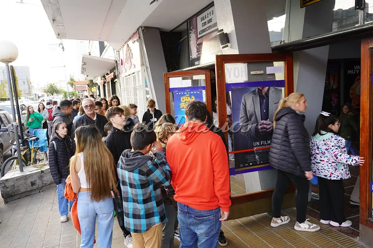 Mucho público. Ayer a la tarde en el cine Ocean para ver Intensamente 2