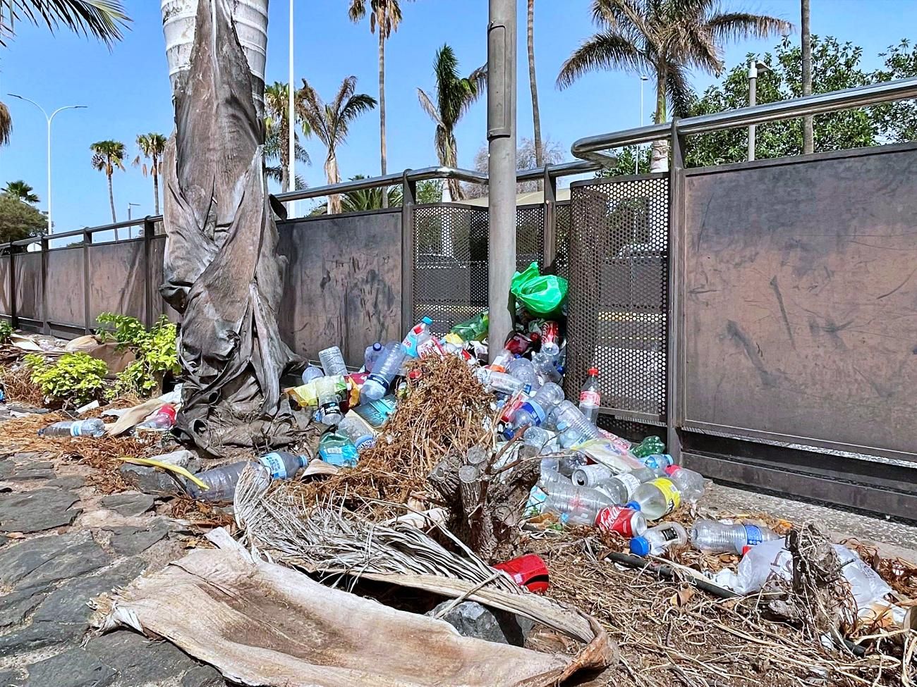 "Imagen tercermundista": fuertes críticas a lo primero que ven los turistas al arribar a los aeropuertos de Tenerife