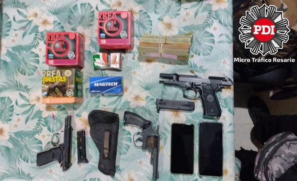 Rosario: allanamientos por microtráfico con aprehendidos, secuestro de armas, drogas y más de 8 millones de pesos