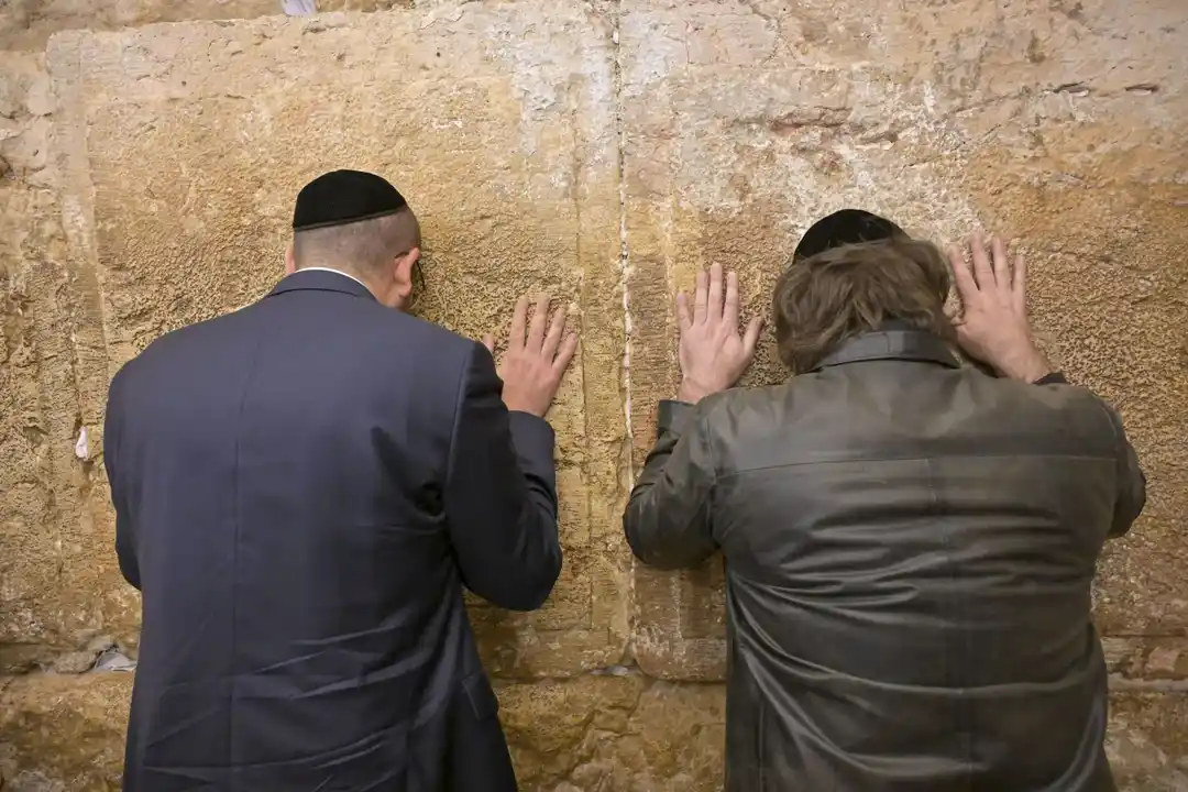 Milei en el Muro de los Lamentos.