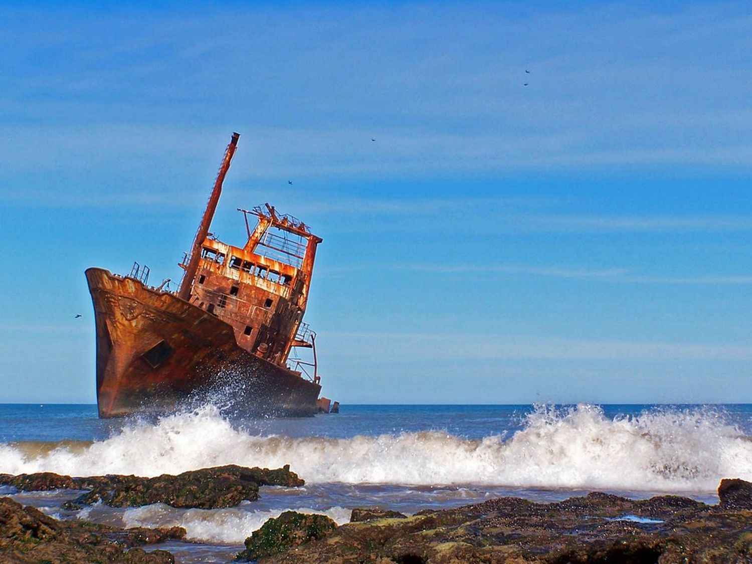 Barco frente a Bahía de los Vientos