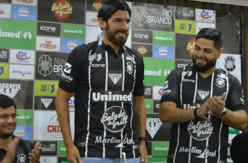 Sebastián Abreu y su récord llegaron a Brasil