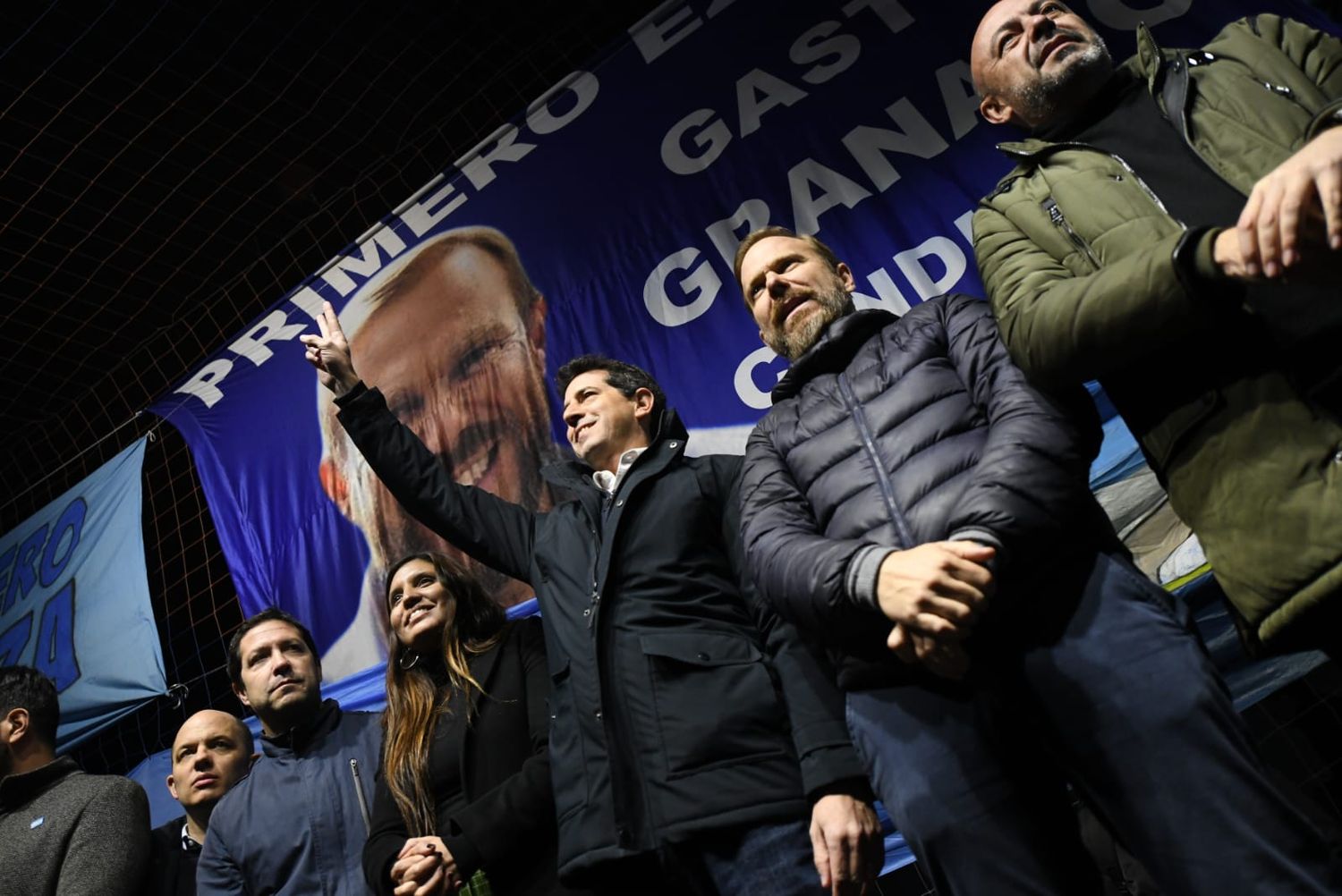 Wado de Pedro en Ezeiza con el traje de candidato:  “vamos a construir otra vez una Argentina productiva"