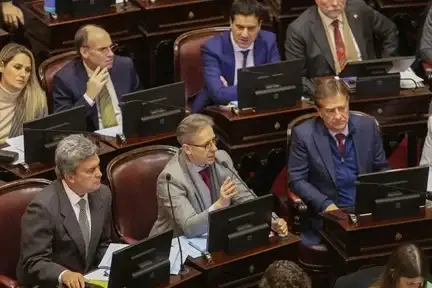 La iniciativa no solo modifica el régimen de tierras, sino que también incorpora cambios en la legislación sobre alquileres, expropiaciones y la ley de Manejo del Fuego.