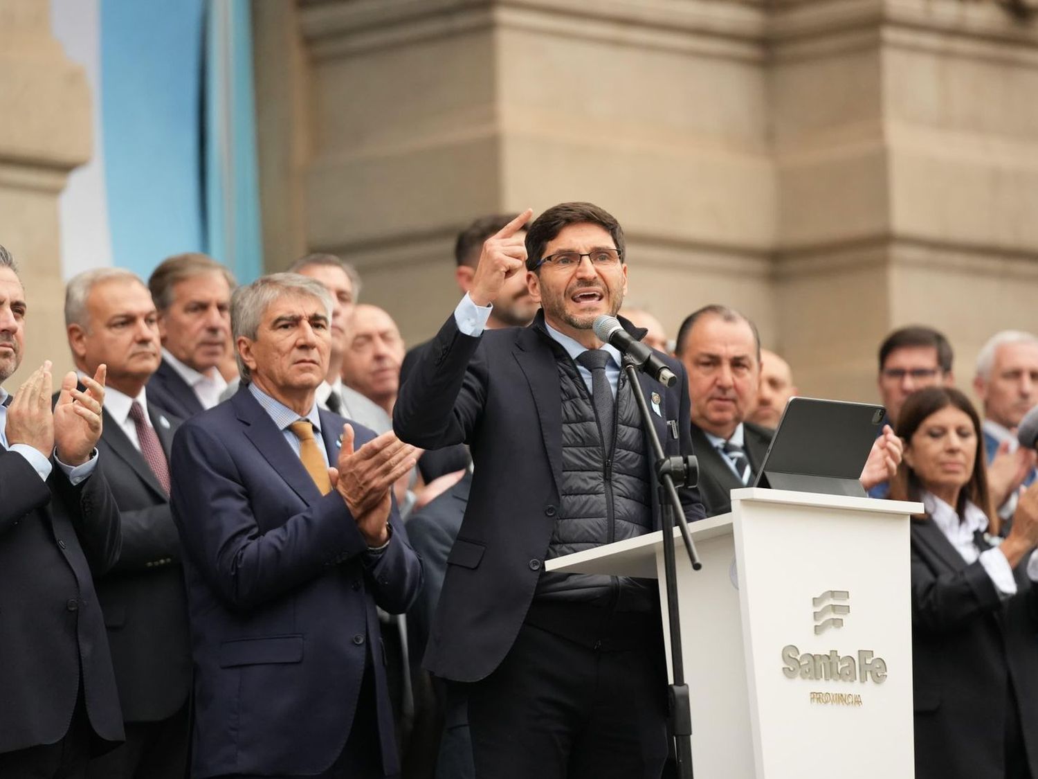 Pullaro encabezó el acto por el 25 de Mayo y pidió más federalismo: "La igualdad sólo es posible con un país verdaderamente federal"