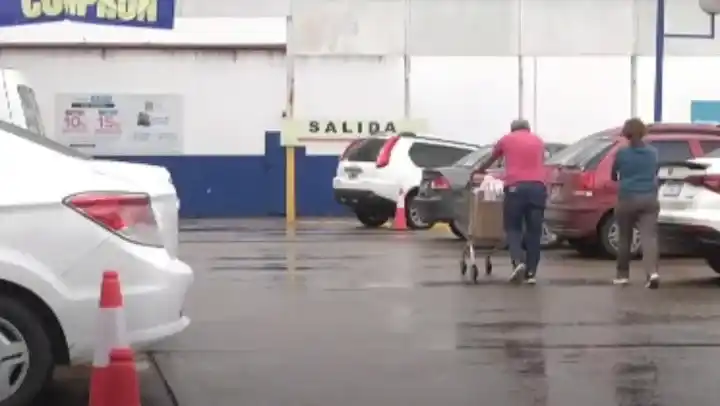 Encontraron millones de pesos en un estacionamiento en Paraná - 1