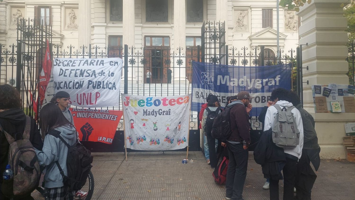 "Esperamos que se haga ley": trabajadores de la gráfica Madygraf de Garín vuelven a La Plata para exigir la expropiación