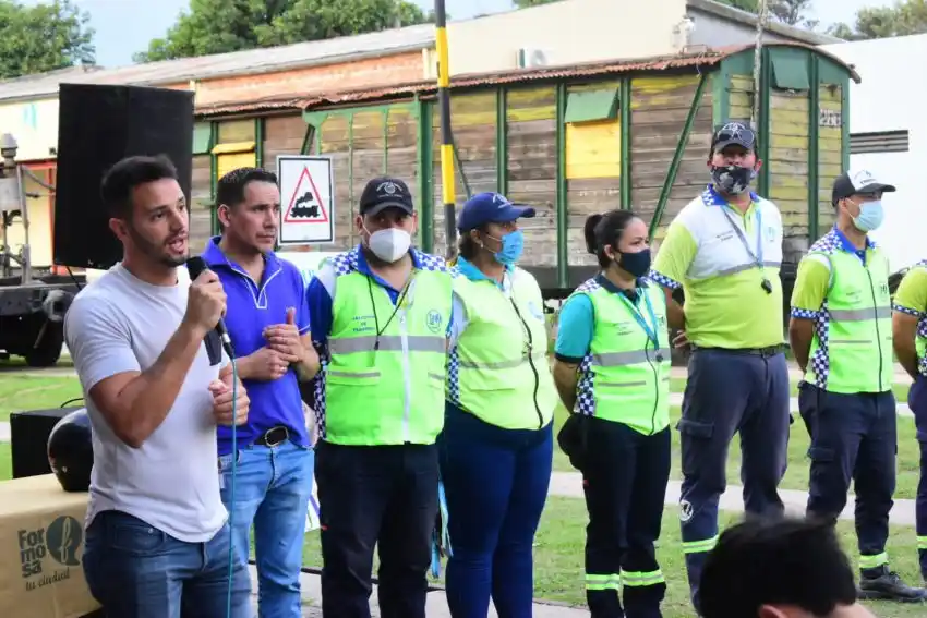 Masiva concurrencia de jóvenes para obtención de la licencia de conducir