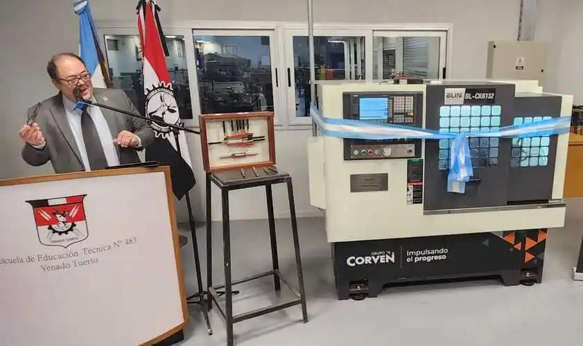 El director del Industrial agradeció la significativa donación del Grupo Corven. Foto: FM100