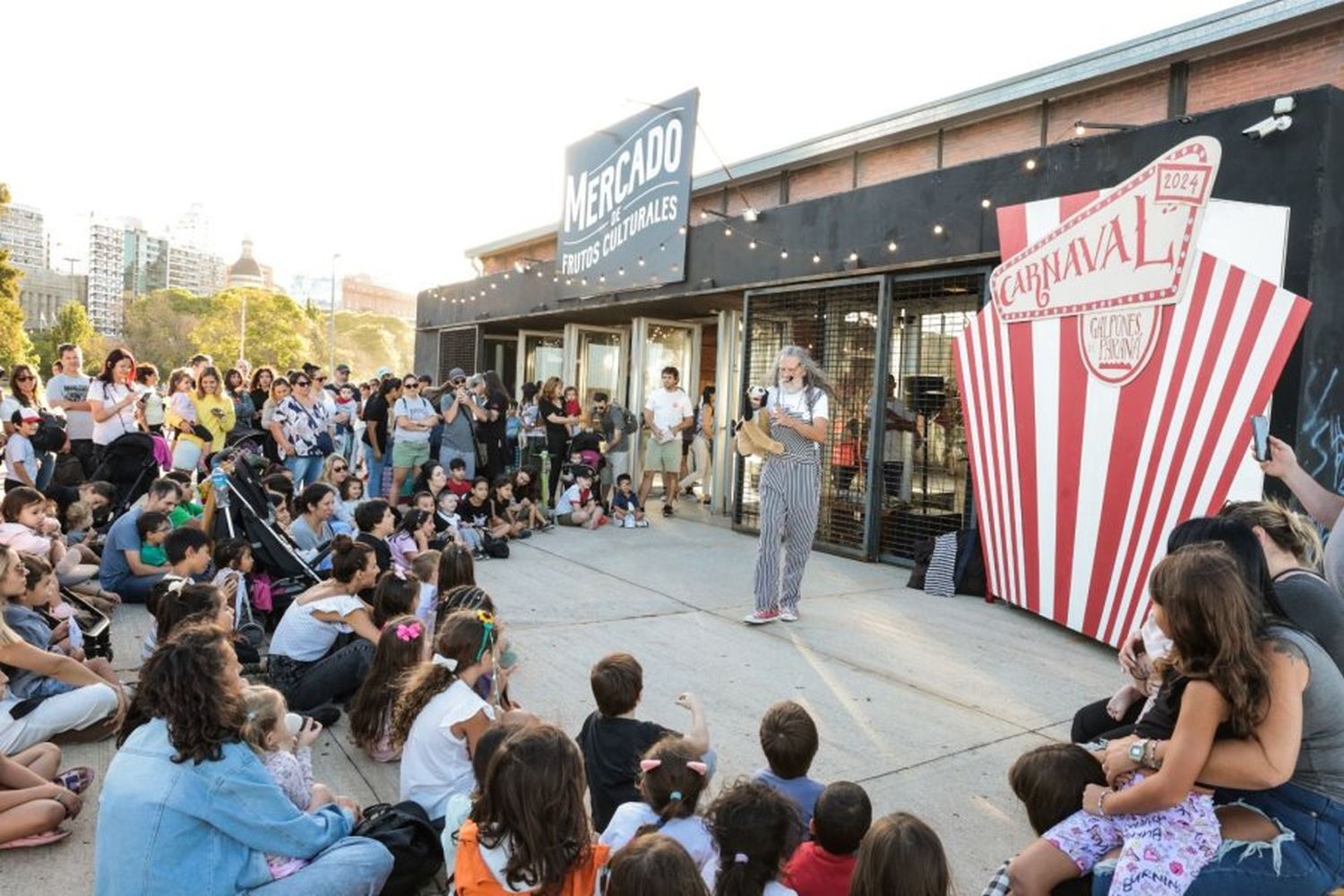 El Mercado de Frutos Culturales de Rosario, ubicado en el Franja del Río del parque nacional a la Bandera, el sábado 10 fue escenario para el desarrollo de juegos de kermes y de la vestuarioteca en familia