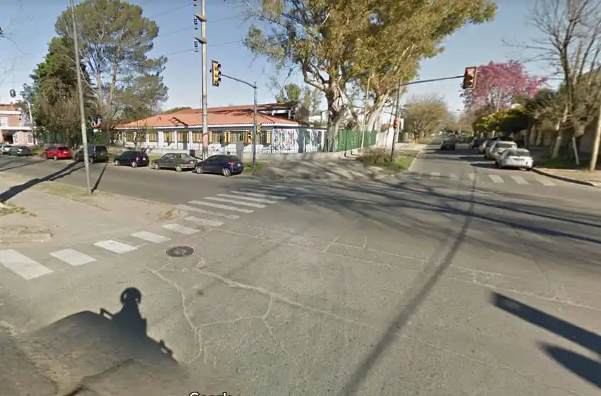 Lo balearon para robarle la moto