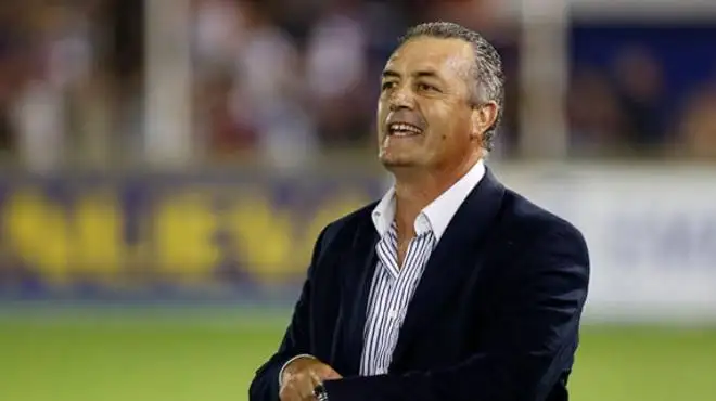 Burdisso le ofreció a Gustavo Alfaro el cargo de DT de Boca