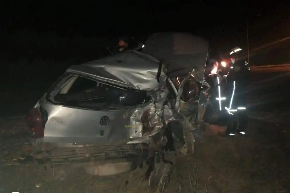 Violento choque entre una camioneta y un auto en la Ruta 12