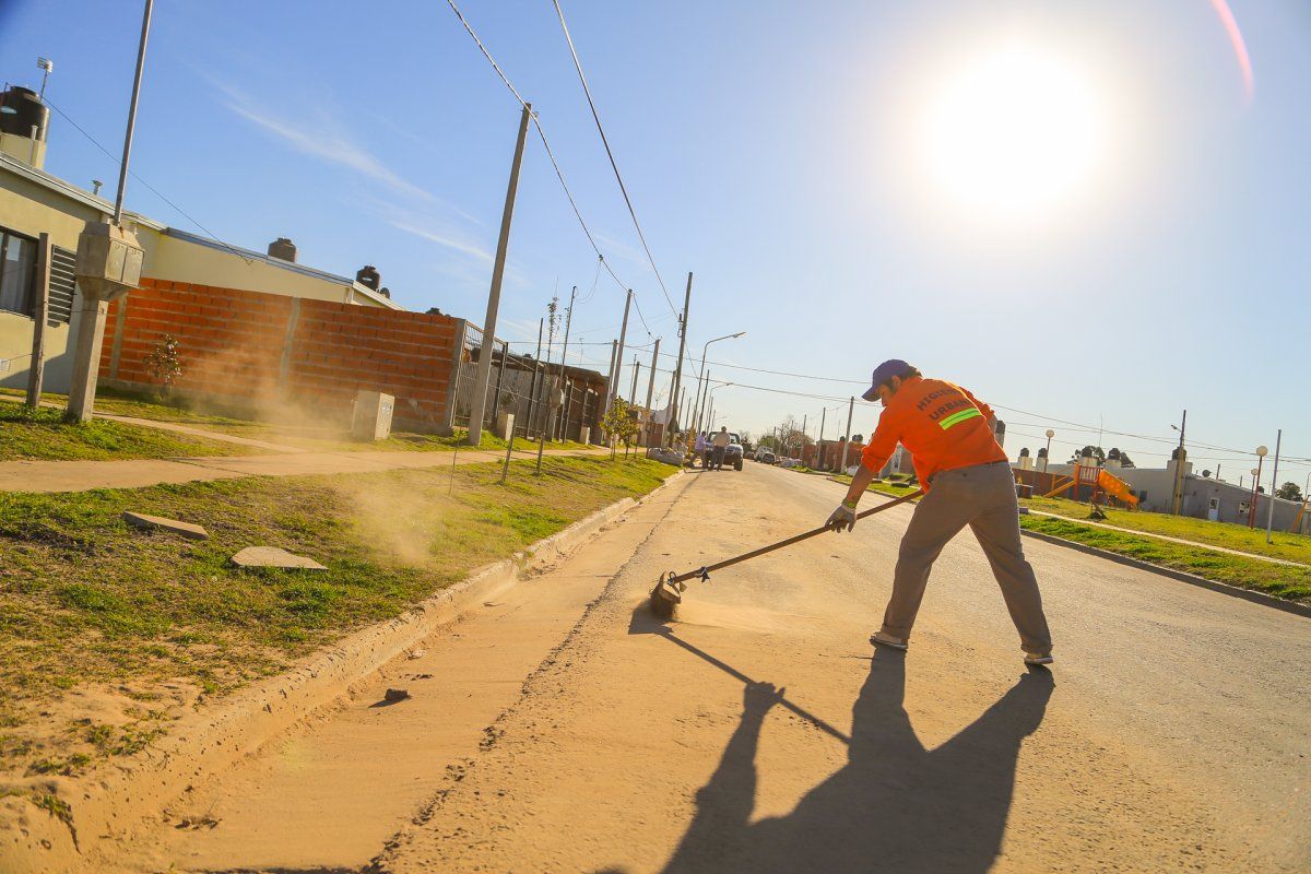 Proponen fabricar ladrillos con lo que juntan los barrenderos