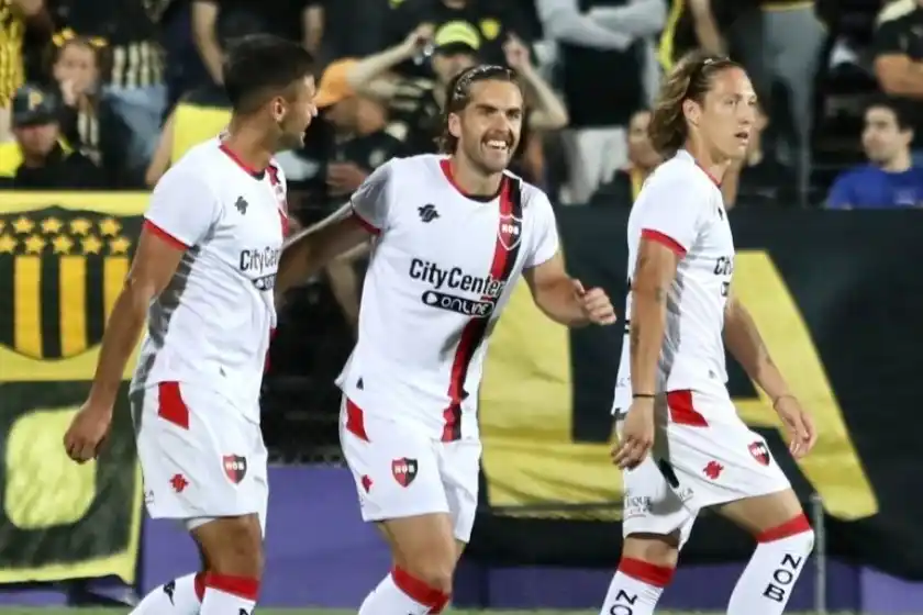 Newell’s derrotó a Peñarol en el cierre de su paso por Uruguay