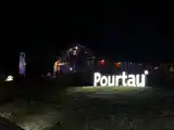 Pourtau presentó el nuevo Koleos en un evento.
