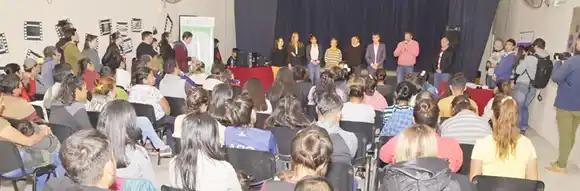 Cien familias recibieron sus actas de regularización dominial