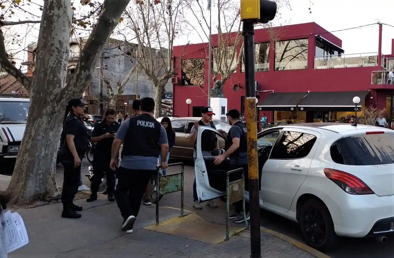 Tránsito: discutió en el centro con un motociclista y lo amenazó con un arma de fuego