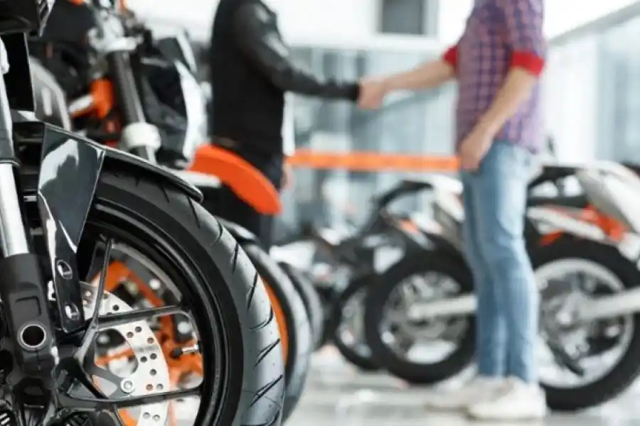 Transferencia de departamentos, autos y motos usadas: desde qué montos controla AFIP