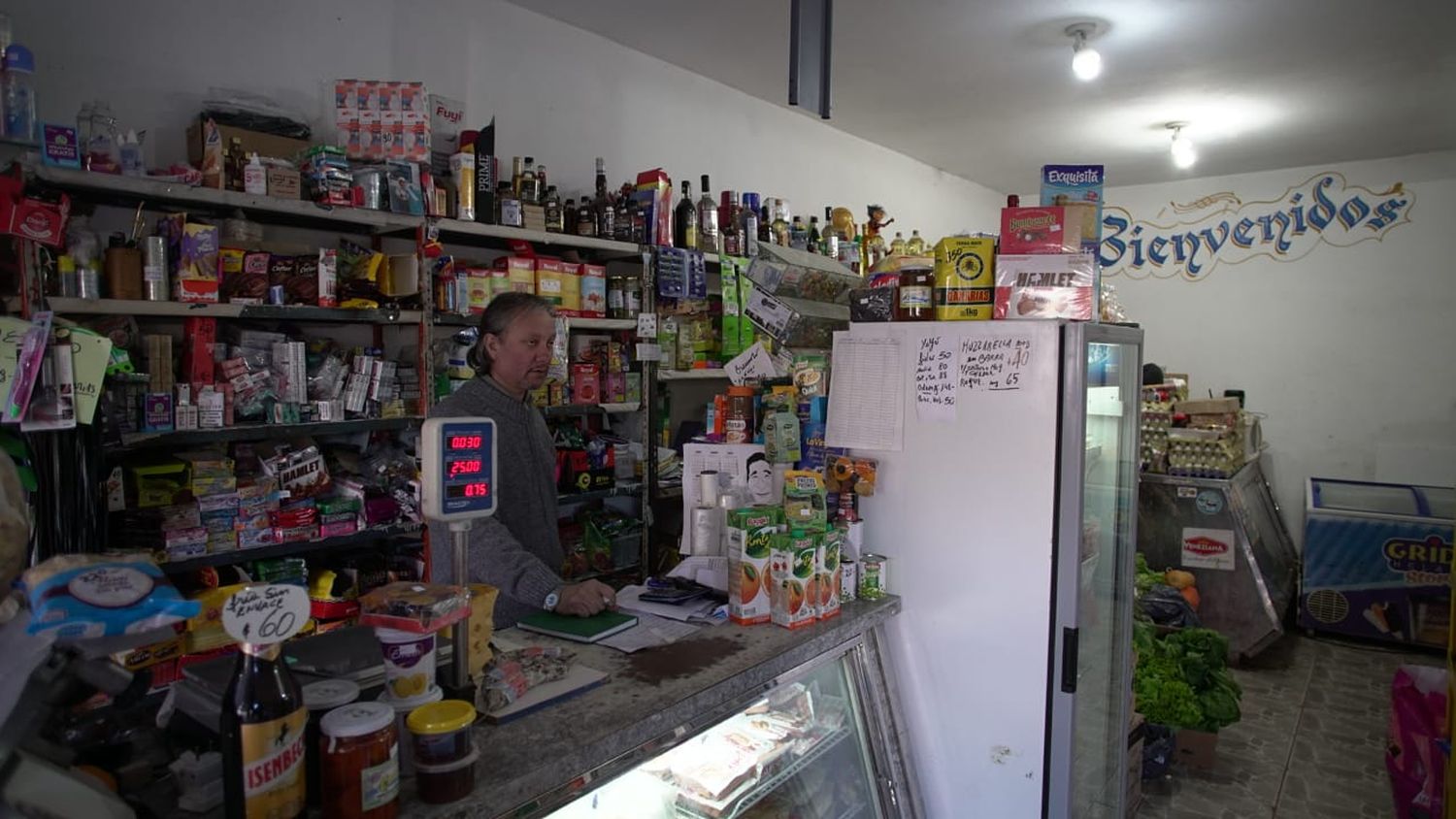 Un delincuente amenazó con un cuchillo a una comerciante y se llevó la recaudación
