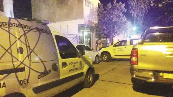Asesinó a una joven y luego se descerrajó un disparo dentro de su auto
