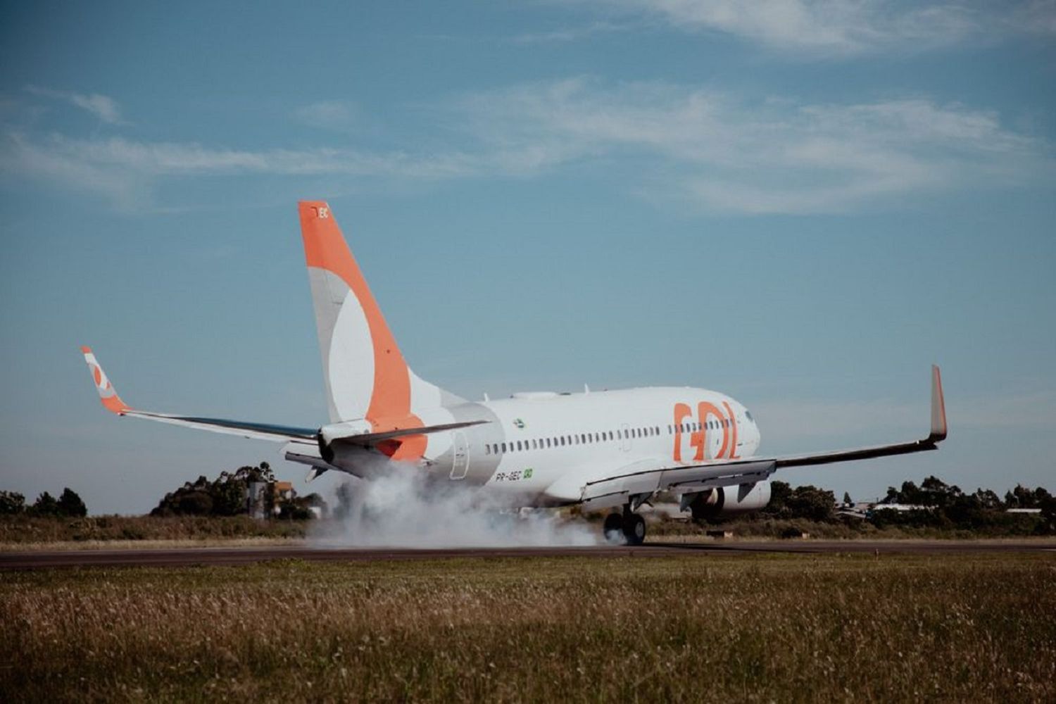 Incidente de un Boeing 737 de GOL que tocó abruptamente la pista al aterrizar en Rio Grande Do Sul