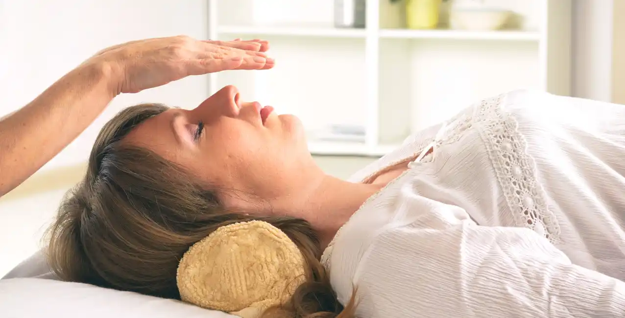 ¿Cómo se practica el Reiki?