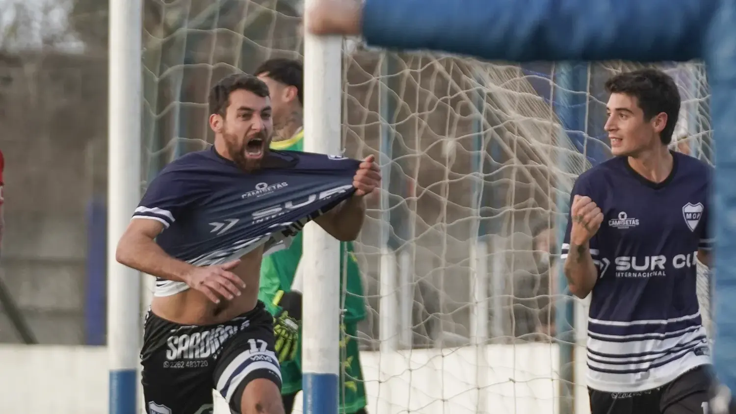 Grito de gol. De Agustín Bolado para el 3-2 de Ministerio sobre Nicanor Olivera