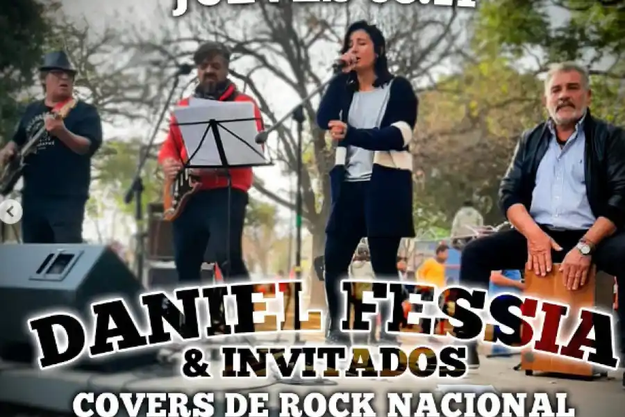 Show en “Santos Barriles”: el jueves se presentó Daniel Fessia