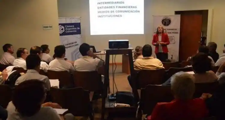 Alicia Iruretagoyena disertó sobre Atención al Cliente y Manejo de Quejas