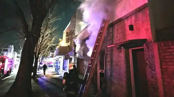 Tragedia en Villa Urquiza: murió una mujer de 99 años en un incendio